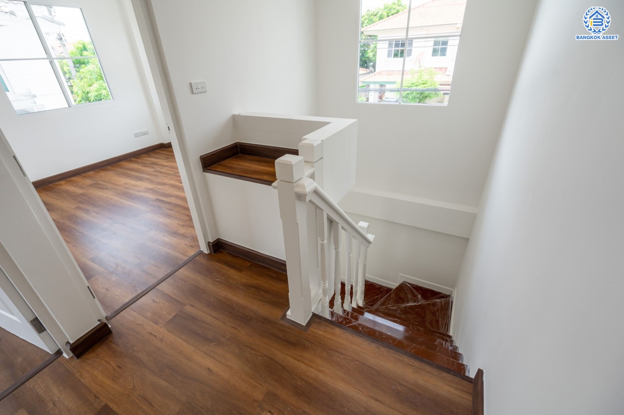 บ้านมือสองตกแต่งใหม่ ม.ชลลดา วัดลาดปลาดุก คุณภาพระดับ L&H บนเนื้อที่ 52.4 ตร.ว. ฟังก์ชัน 3 ห้องนอน 2 ห้องน้ำ 2 ที่จอดรถ บนทำเลศักยภาพ เพียง 15 นาทีถึง เซ็นทรัลเวสท์เกต ใกล้รถไฟฟ้าสายสีม่วง "สถานีคลองบางไผ่"...